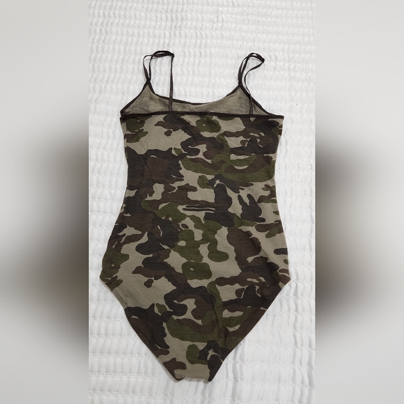 Zenana Outfitters Camo Bodysuit Size S - Picture 4 of 13